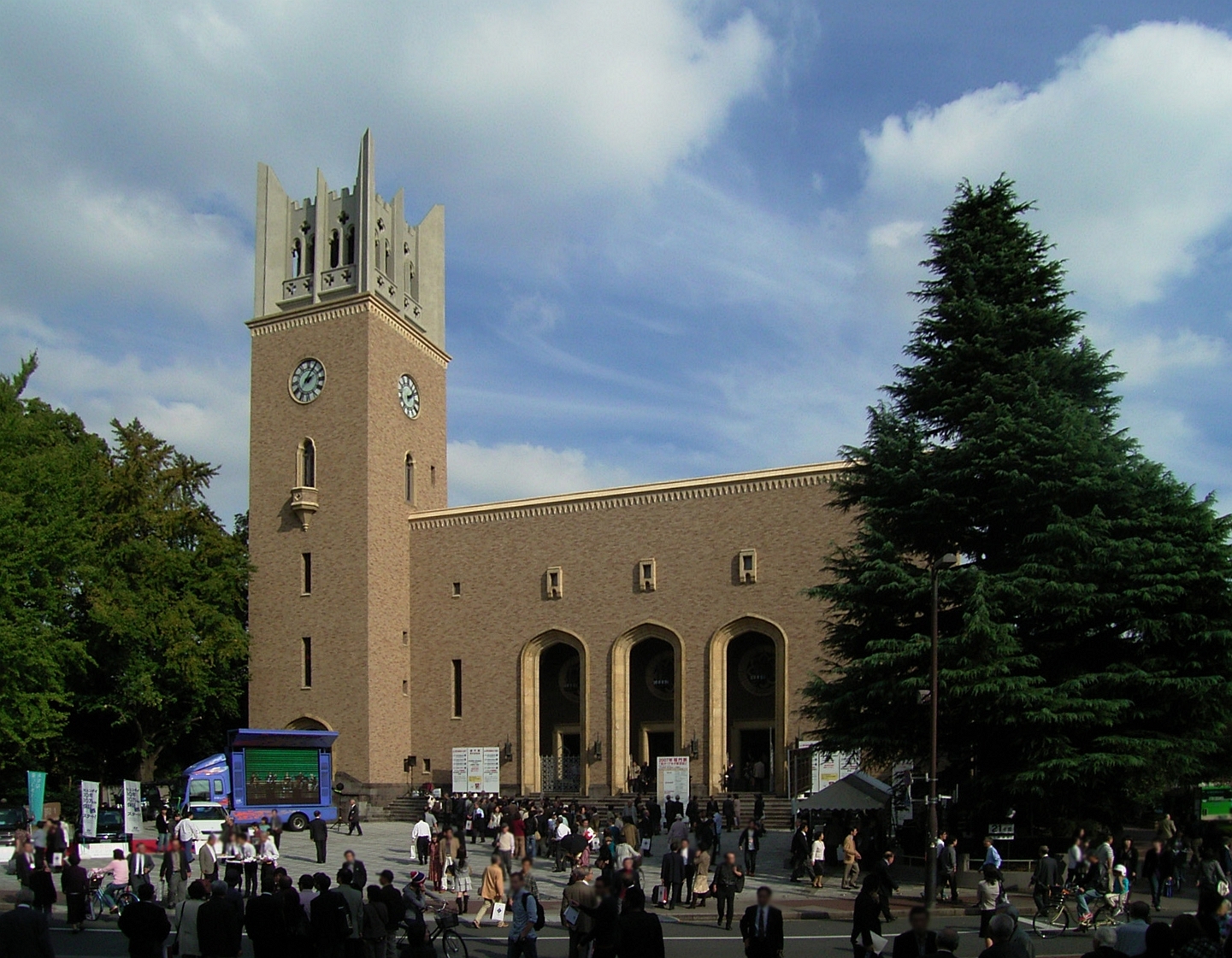 File:Okuma lecture hall Waseda University 2007-01.jpg