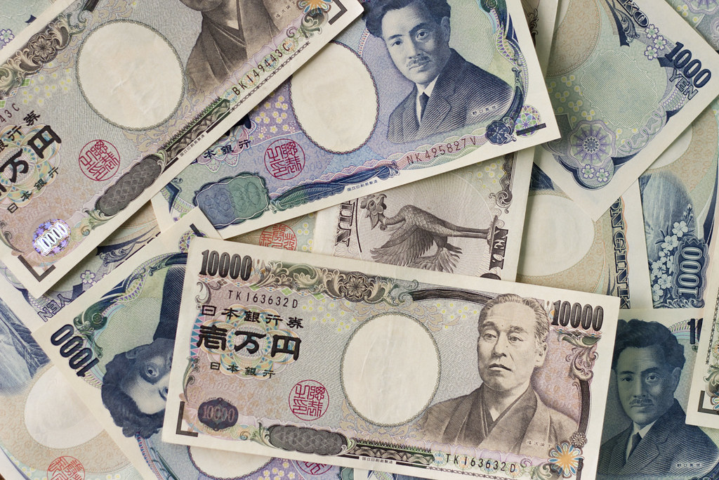 Japanese 10000 and 1000 Yen Bills